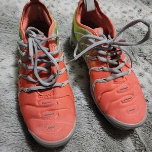 Womens size 8 orange/yellow/gray vapormax plus